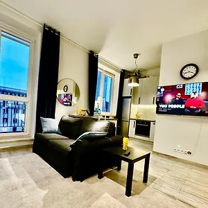 Super Forum 2 Metro Fast Wifi Netflix, Hbo, Appletv Apartament