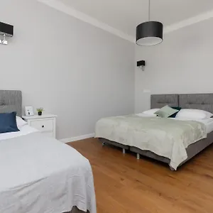 Center Chmielna By Renters ורשה